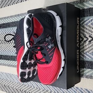 Under Armour Sneakers